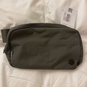 NWT Lululemon Everywhere Belt Bag Carob Brown/ Black